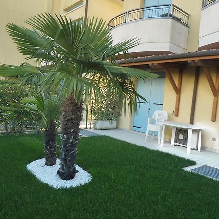 Residence Elisa Piano Terra Con Giardino E Posto Spiaggia Incluso Caorle Rom bilde
