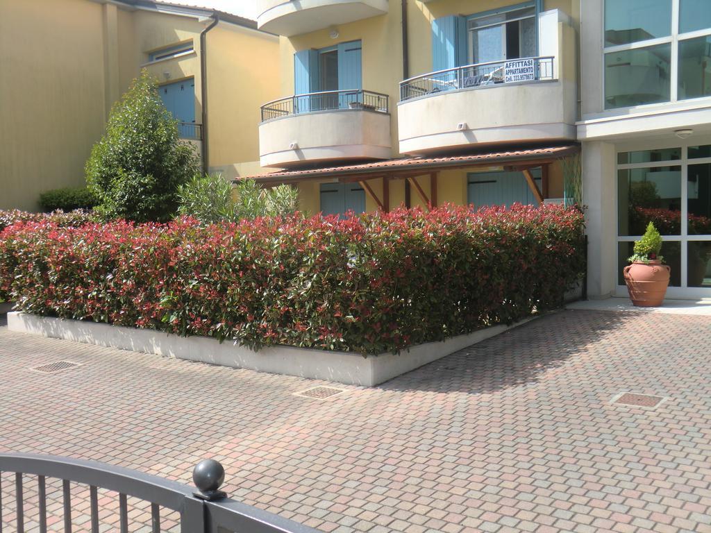 Residence Elisa Piano Terra Con Giardino E Posto Spiaggia Incluso Caorle Rom bilde