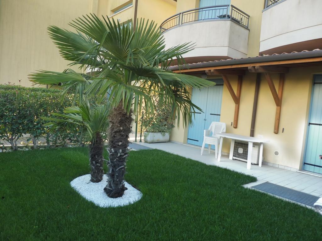 Residence Elisa Piano Terra Con Giardino E Posto Spiaggia Incluso Caorle Rom bilde