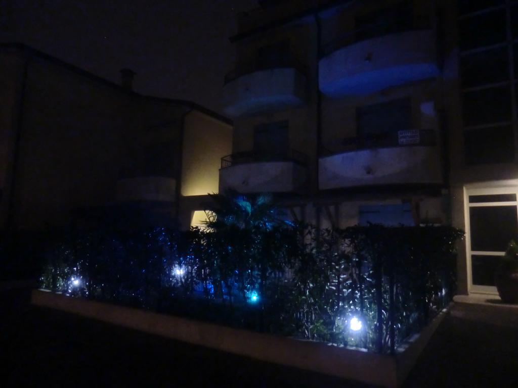 Residence Elisa Piano Terra Con Giardino E Posto Spiaggia Incluso Caorle Rom bilde