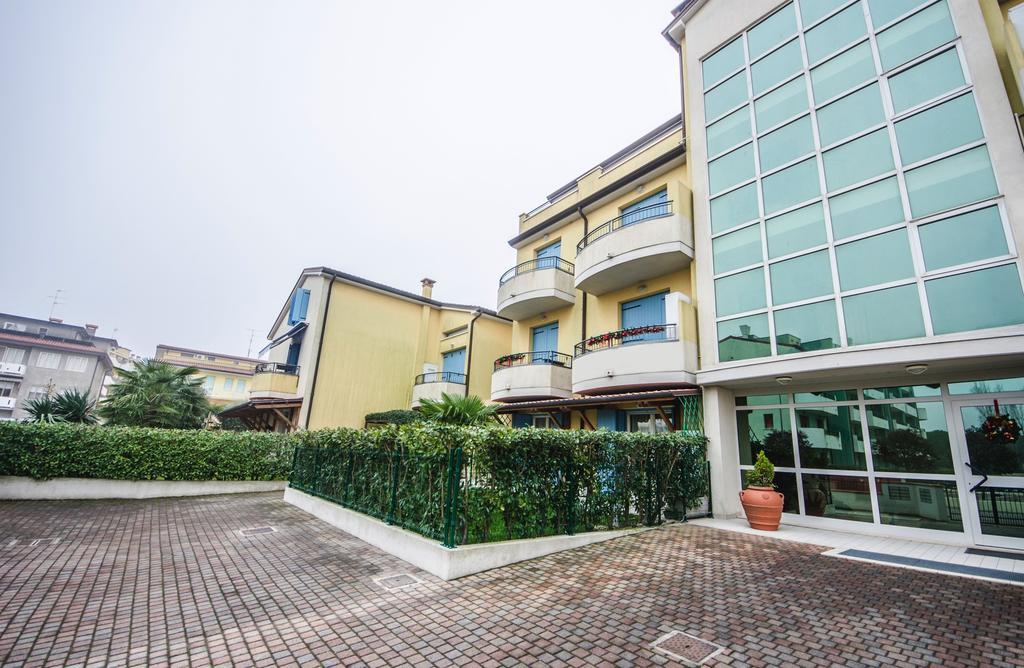 Residence Elisa Piano Terra Con Giardino E Posto Spiaggia Incluso Caorle Eksteriør bilde