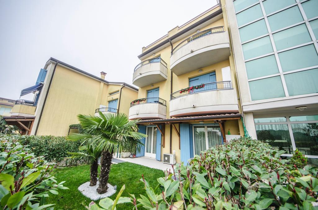 Residence Elisa Piano Terra Con Giardino E Posto Spiaggia Incluso Caorle Eksteriør bilde